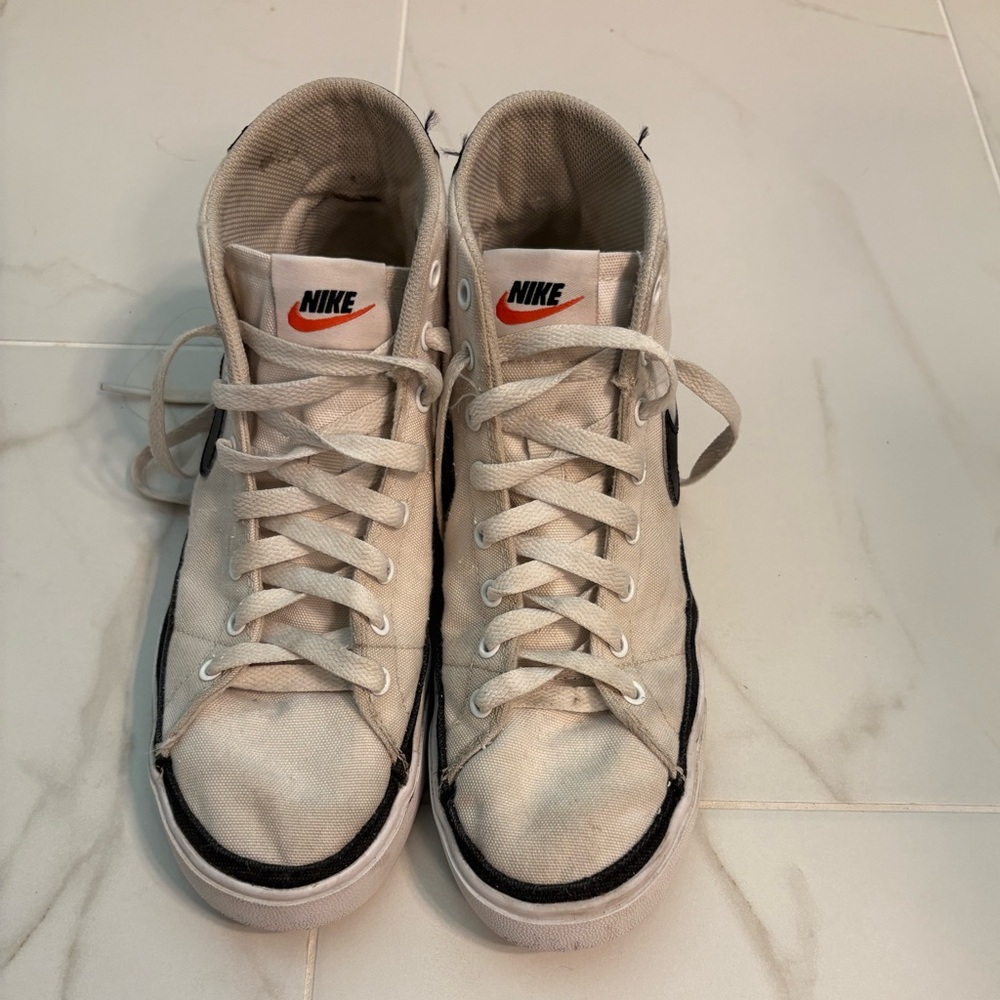 Nike Canvas High-Tops in Off-White and Black